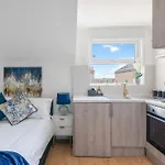 Central & Charming Studio London - 6